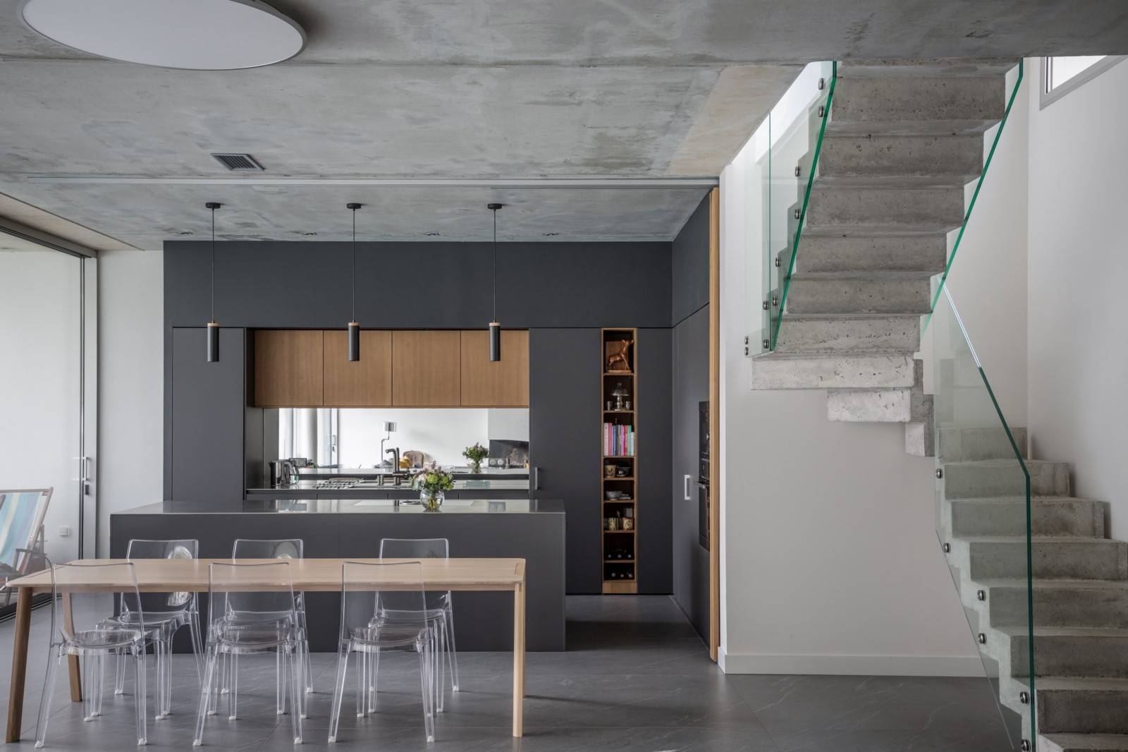 Création d'une cuisine sur mesure Noir et bois dans un esprit loft, Bordeaux Caudéran