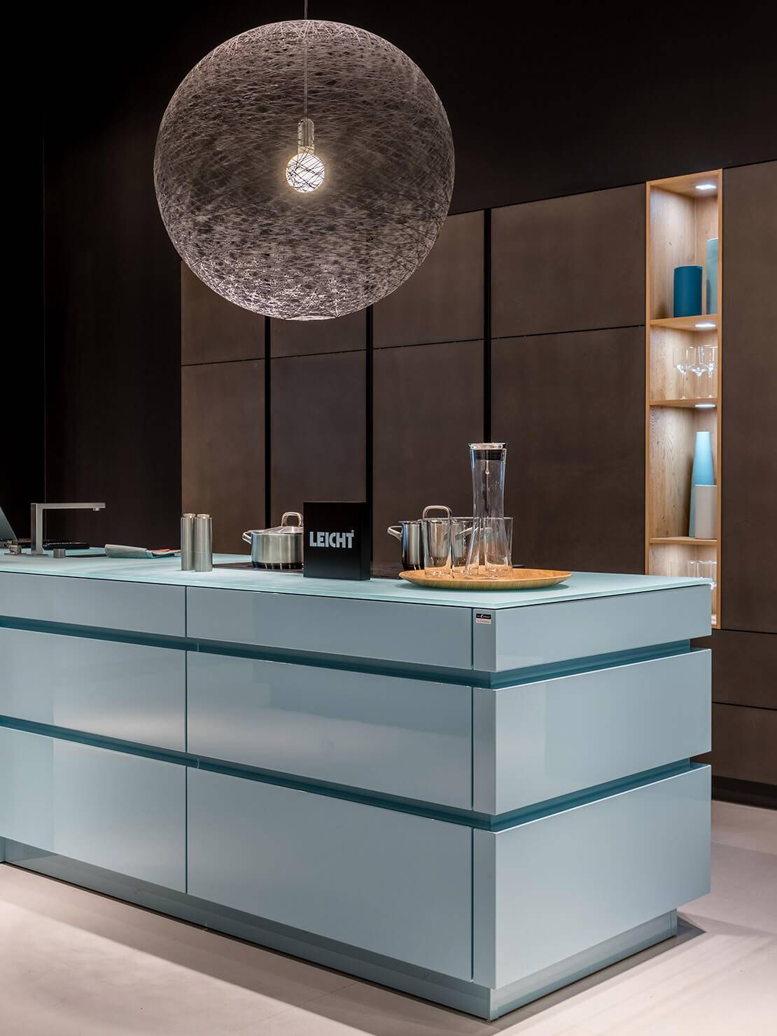 Cuisines en couleur, audacieuses et modernes, sublimant la cuisine haut de gamme à Bordeaux par des finitions personnalisées uniques