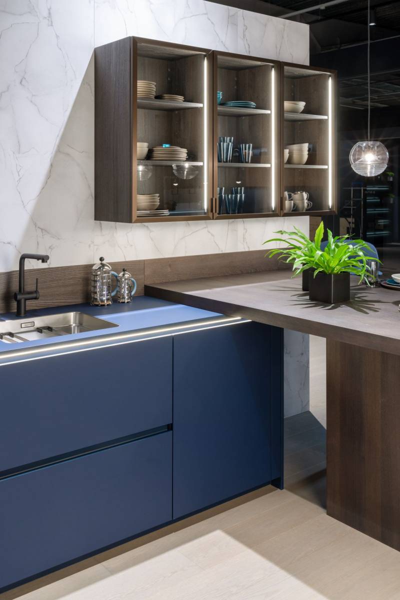 Cuisines en couleur, audacieuses et modernes, sublimant la cuisine haut de gamme à Bordeaux par des finitions personnalisées uniques