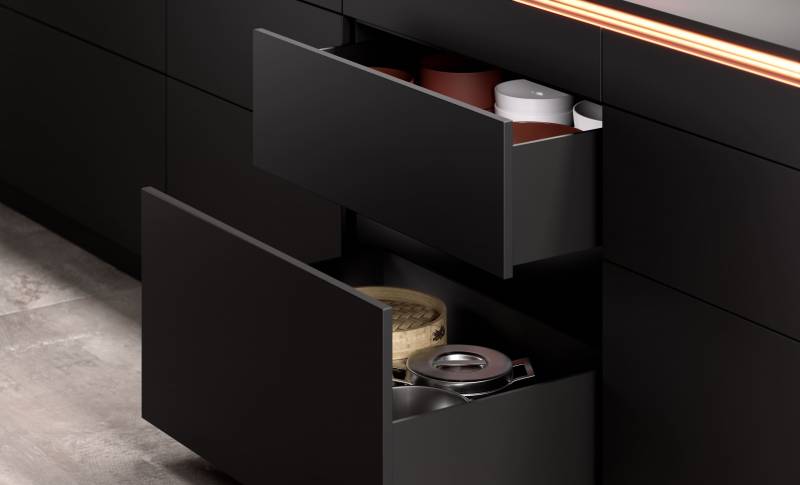 Cuisine design haut de gamme en noir et marbre sur mesure autour de Bordeaux