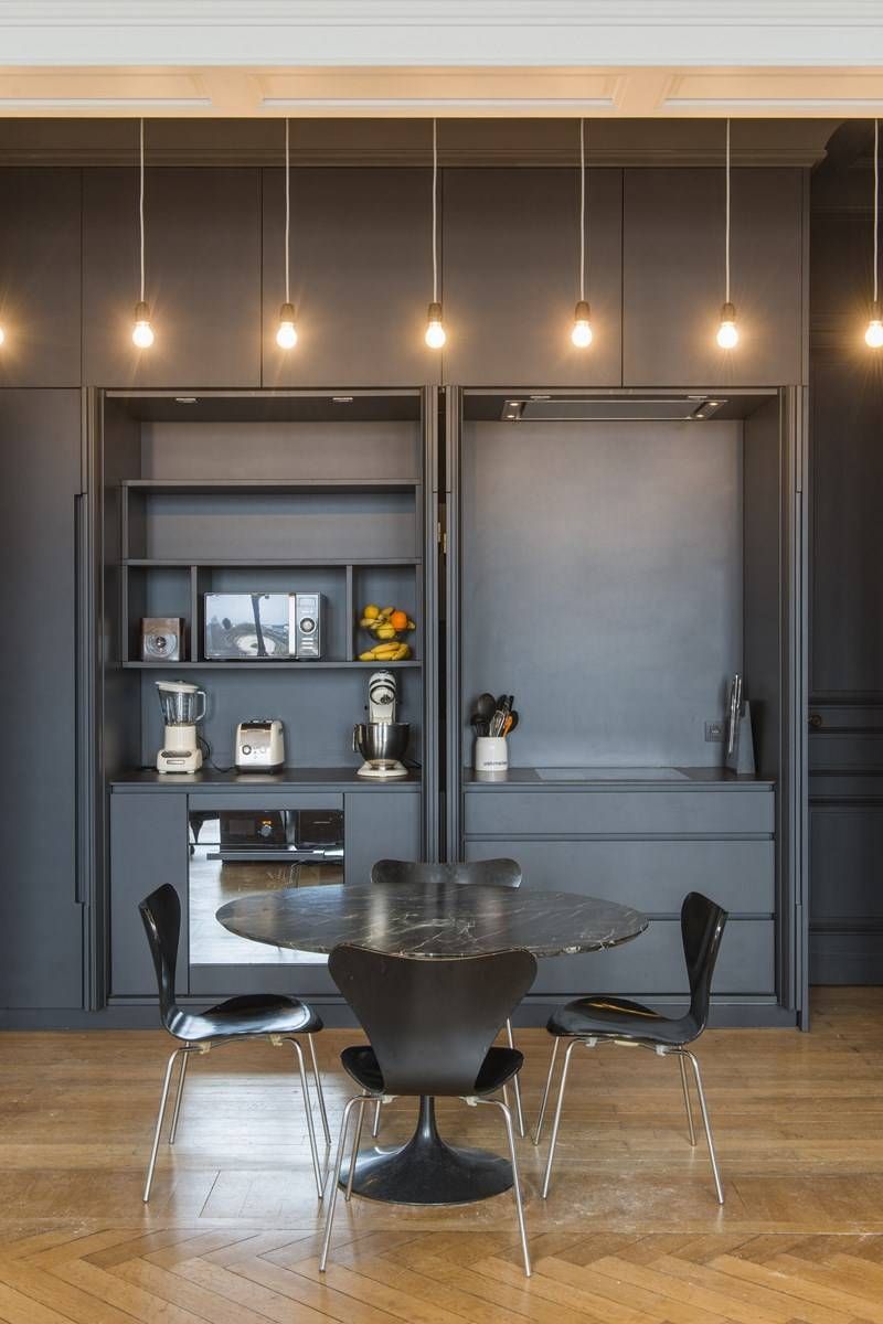 Le noir s’invite dans la cuisine à Bordeaux.