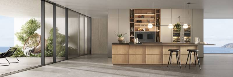 Cuisine haut de gamme en chêne clair, au design minimal et sans poignées, offrant des lignes épurées, des matériaux nobles et une ambiance moderne et élégante